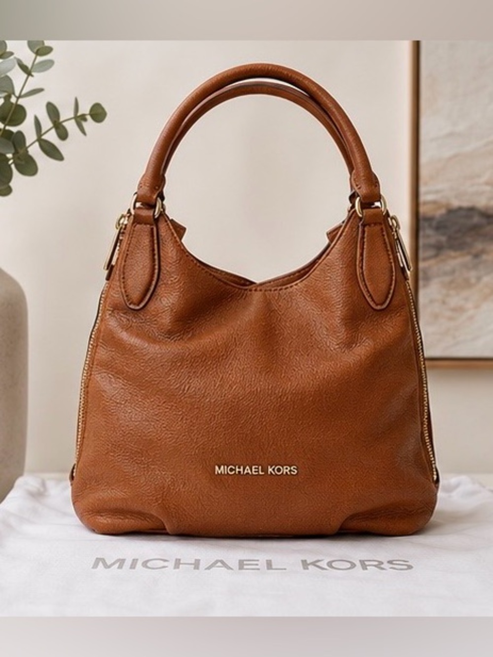 Michael Kors Vanessa Medium Leather
Shoulder Bag Luggage Gold EUC + Dust Bag